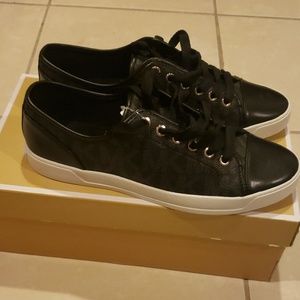 Brand New Michael Kors. Price firm